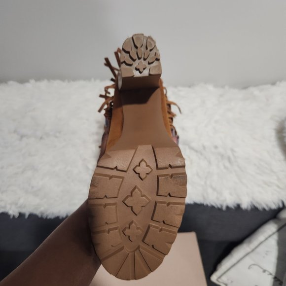Brand New Camel Fringed Booties - Picture 3 of 4